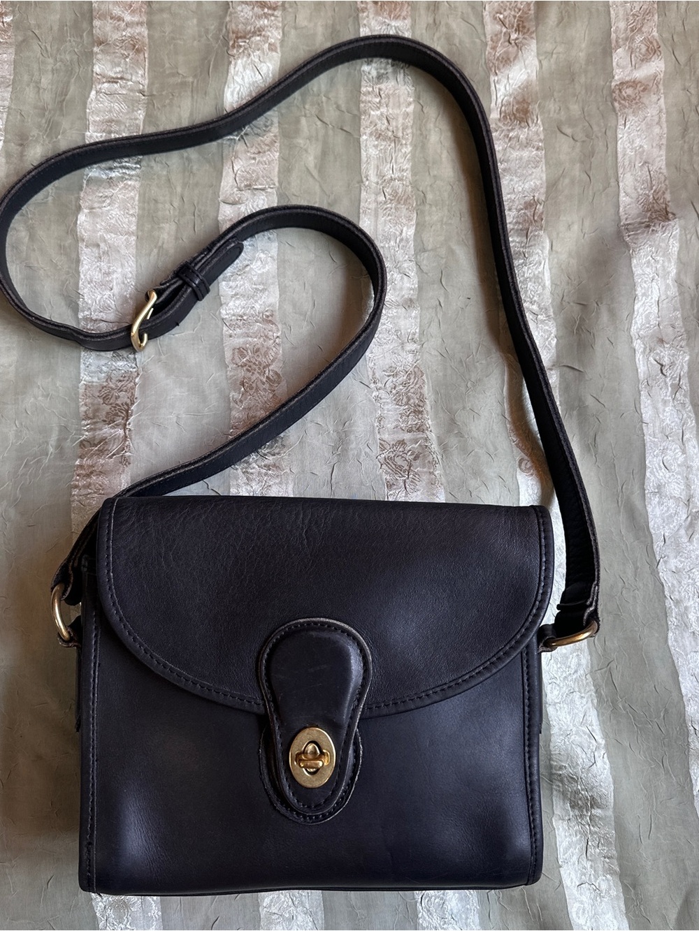90s Vintage Coach Classic Black Leather Crossbody Bag